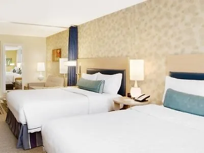 Hotel Home2 By Hilton Chicago